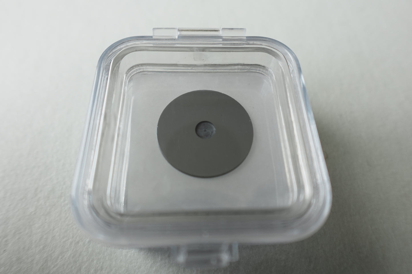 Custom zero background sample holder inside its closed packing